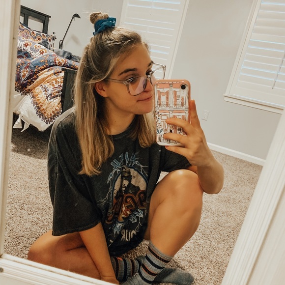 Meet Your Posher, Molly - Picture 3 of 4